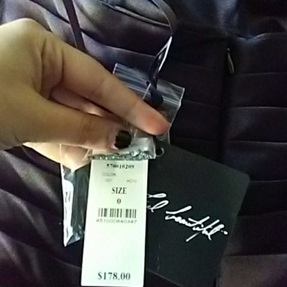 Dress - Picture 3 of 3